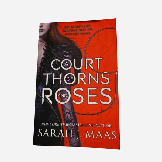 Book cover of 'A Court of Thorns and Roses' by Sarah J. Maas on a white background